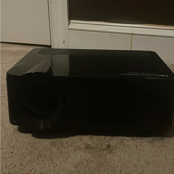 Favi entertainment RIOHD-LED-3T LCD Home Theater Projector - Picture 3 of 3